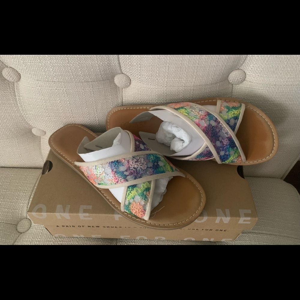 TOM’S VIV MULTI CROCHET SLIDE~ON SANDALS